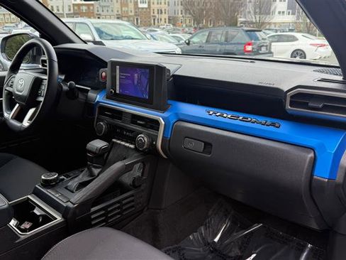 Used 2025 Toyota Tacoma TRD Off-Road image 9