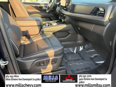 Used 2025 Chevrolet Suburban Premier AWD/4WD image 25