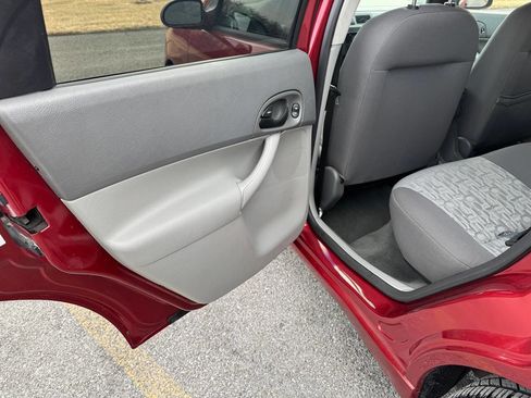 Used 2005 Ford Focus SES image 5