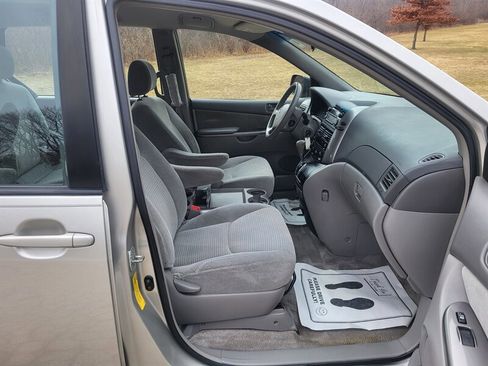 Used 2007 Toyota Sienna CE image 12
