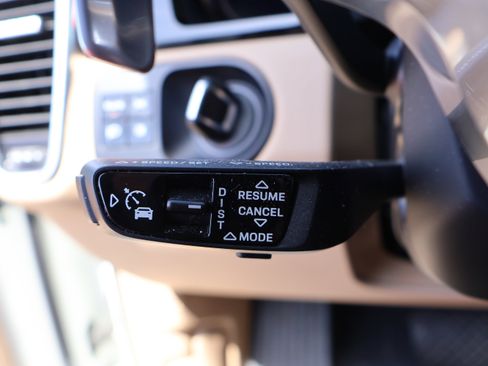 Used 2019 Porsche Cayenne SUV AWD image 31