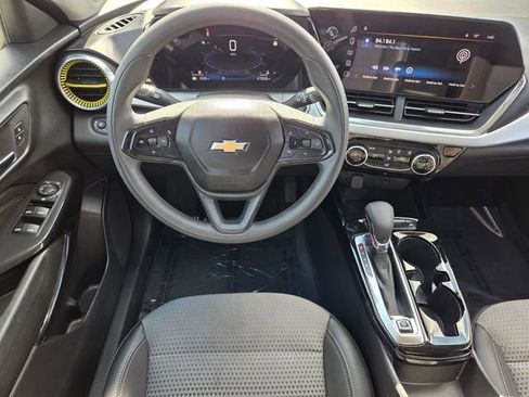 Used 2024 Chevrolet Trax LT image 17