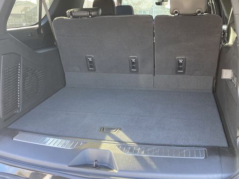 New 2025 Chevrolet Suburban RST w/ Advanced Technology Package image 18