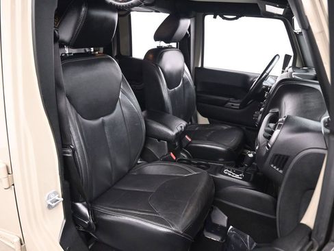 Used 2018 Jeep Wrangler Unlimited Sahara AWD/4WD image 24