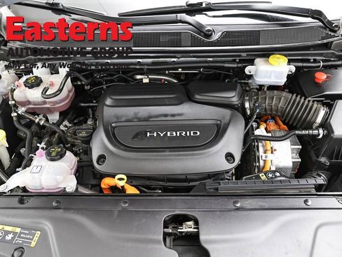 Used 2023 Chrysler Pacifica Touring-L FWD image 7