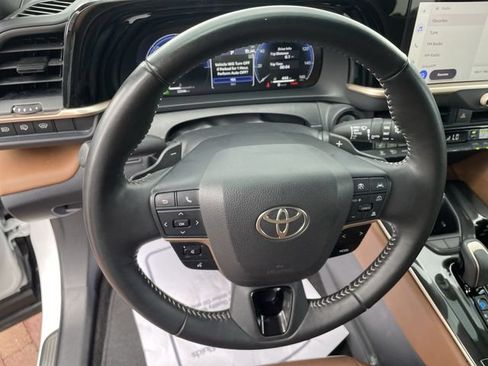 Used 2025 Toyota Crown Signia AWD/4WD image 19