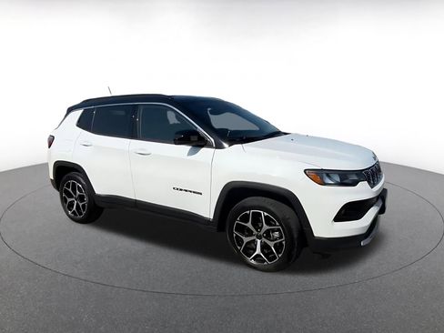 Used 2025 Jeep Compass Limited AWD/4WD image 2