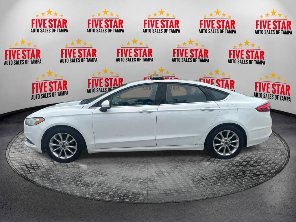 Used 2017 Ford Fusion SE FWD image 4