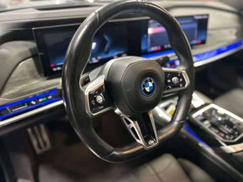 Used 2024 BMW i7 xDrive60 AWD/4WD image 17
