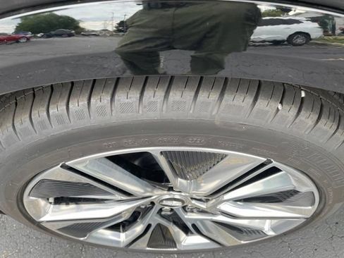 Used 2026 Cadillac Lyriq Signature Luxury RWD image 33