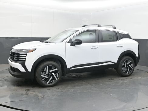 New 2026 Nissan Kicks SV FWD image 4