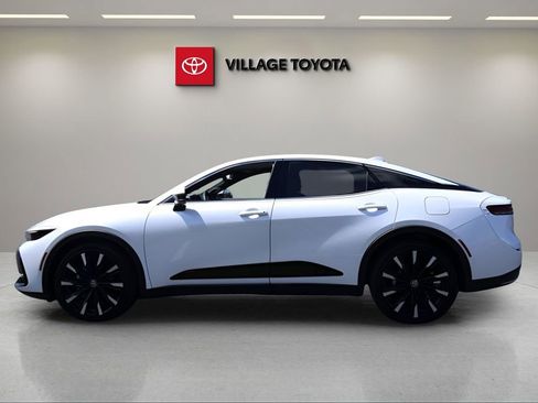 Used 2024 Toyota Crown Platinum image 2