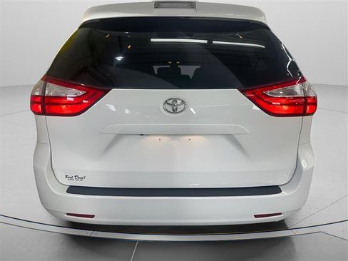Used 2019 Toyota Sienna LE FWD image 9