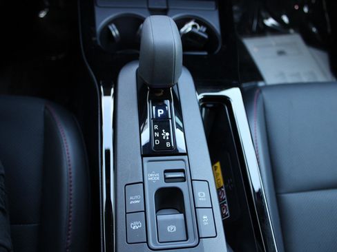 Used 2026 Toyota Prius Plug-In Hybrid image 19