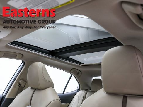 Used 2019 Toyota Camry XLE image 27