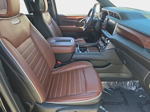 Used 2024 GMC Yukon Denali Ultimate AWD/4WD image 12