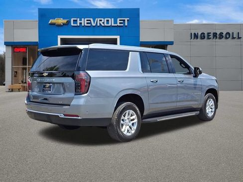 Used 2026 Chevrolet Suburban LT AWD/4WD image 21
