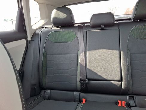 Used 2025 Volkswagen Taos SE image 14