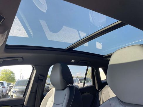 New 2026 Volkswagen Tiguan SE R-Line FWD image 14