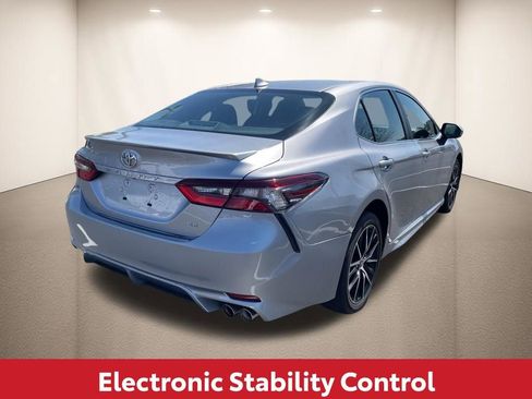 Used 2024 Toyota Camry SE image 9