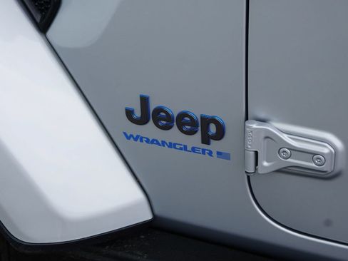 Used 2024 Jeep Wrangler Unlimited w/ Convenience Group AWD/4WD image 9