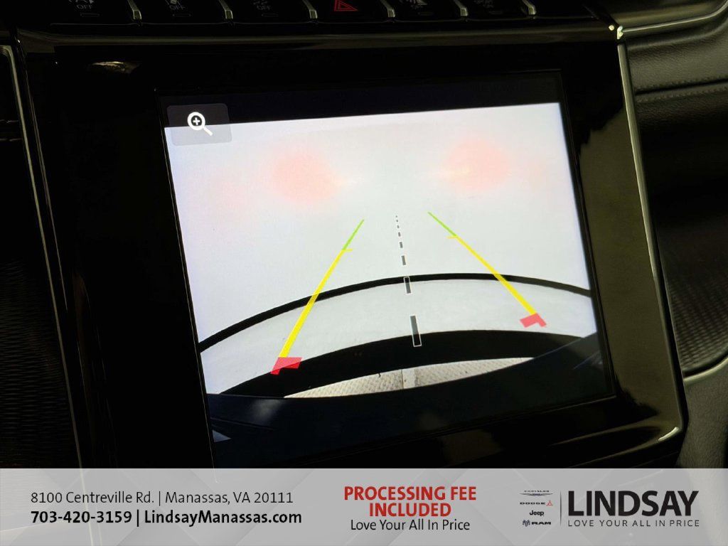 Used 2023 Jeep Grand Cherokee Laredo AWD/4WD image 27