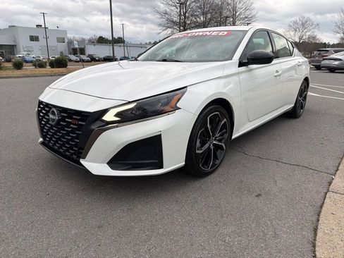 Used 2024 Nissan Altima 2.5 SR image 3