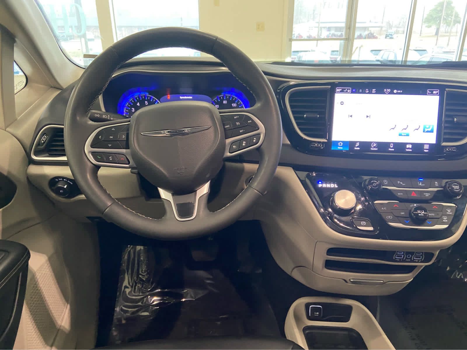Used 2024 Chrysler Pacifica Touring-L FWD image 22