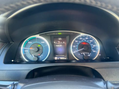 Used 2017 Toyota Camry XLE w/ Moonroof Package image 11