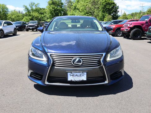 Used 2013 Lexus LS 460 AWD w/ Comfort Pkg image 2