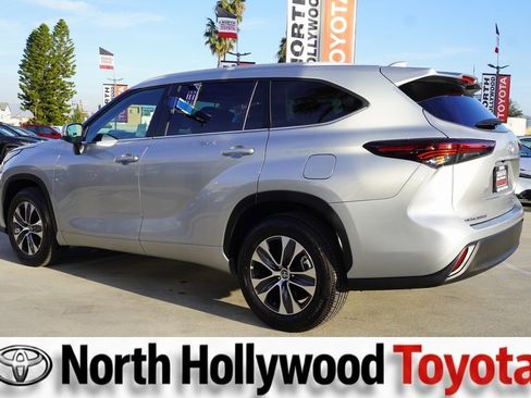 Certified 2025 Toyota Highlander XLE image 5