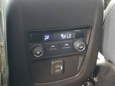 Used 2020 Buick Enclave Essence image 11