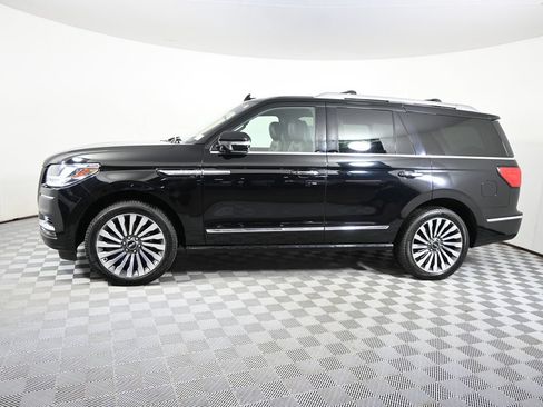 Used 2018 Lincoln Navigator Reserve w/ Technology Package AWD/4WD image 2