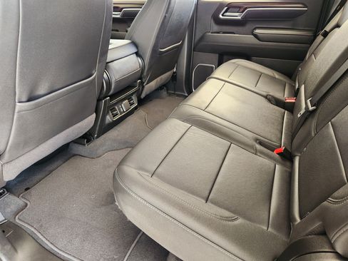 Certified 2025 GMC Sierra 1500 SLT RWD image 30