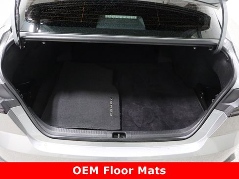Used 2025 Toyota Camry SE image 32