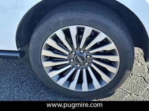 Used 2021 Lincoln Navigator Reserve w/ Luxury Package image 19