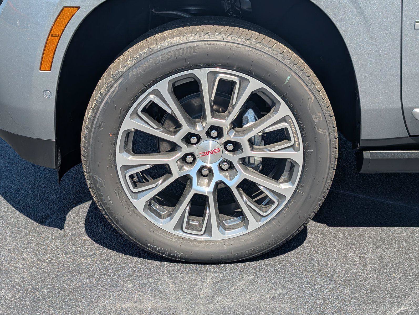 New 2026 GMC Yukon Denali w/ Denali Reserve Package AWD/4WD image 9