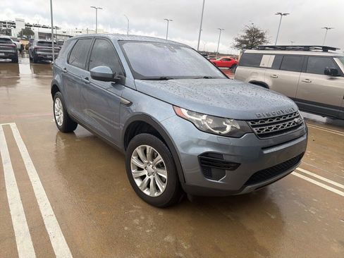 Used 2019 Land Rover Discovery Sport SE image 2