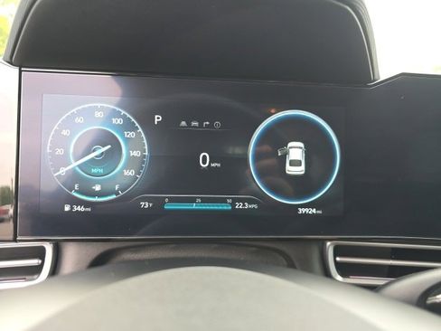 Used 2024 Hyundai Elantra Limited image 18