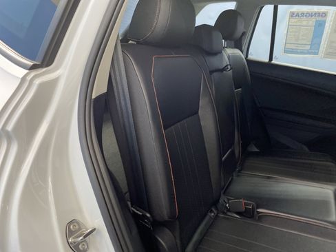 Used 2024 Volkswagen Tiguan SE image 37