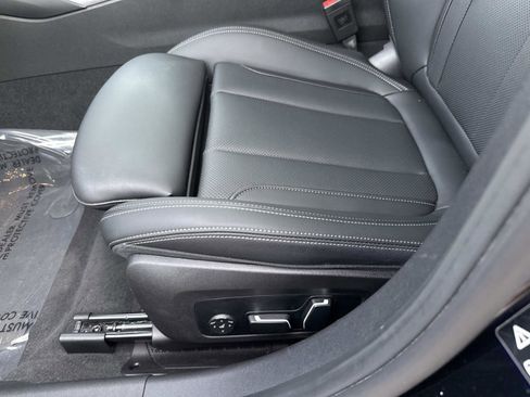 Certified 2025 BMW 330i xDrive Sedan w/ Convenience Package image 19