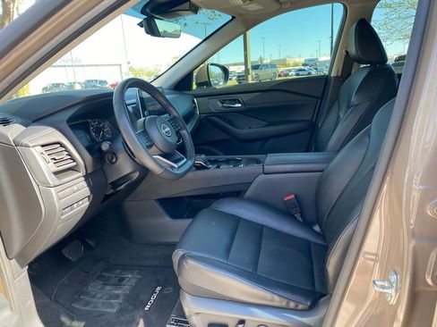 Used 2024 Nissan Rogue SV w/ SV Premium Package FWD image 27