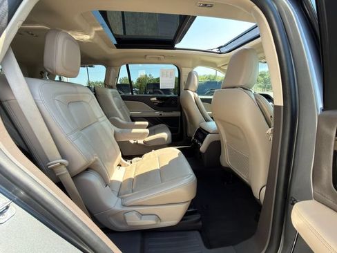 Used 2022 Lincoln Aviator Reserve w/ Equipment Group 201A AWD/4WD image 10