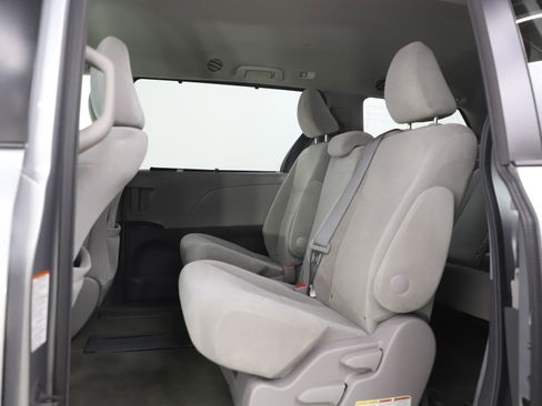 Used 2015 Toyota Sienna LE image 20