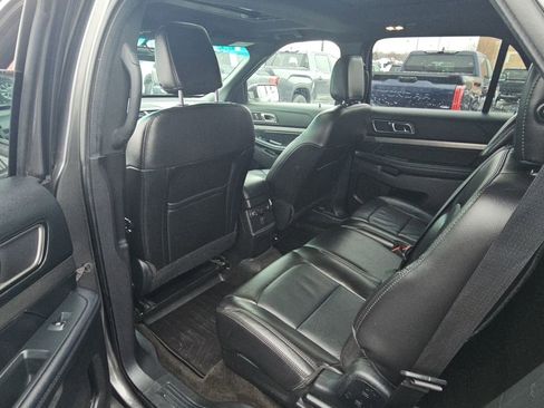 Used 2018 Ford Explorer XLT w/ Equipment Group 202A image 27