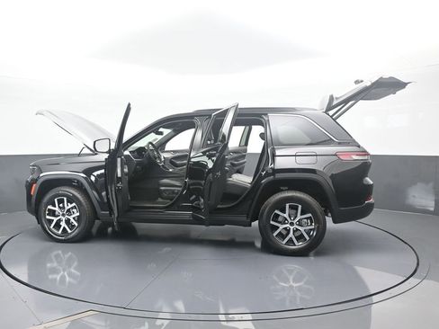 Used 2025 Jeep Grand Cherokee Limited image 62