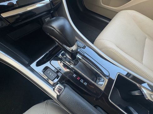 Used 2017 Honda Accord EX-L image 15