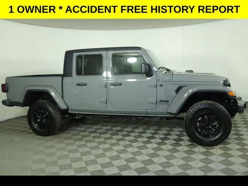 Used 2022 Jeep Gladiator Sport AWD/4WD image 2