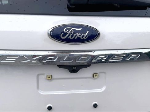Used 2016 Ford Explorer Limited w/ Equipment Group 301A FWD image 10