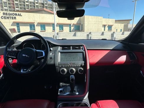 Used 2019 Jaguar E-PACE R-Dynamic SE image 21